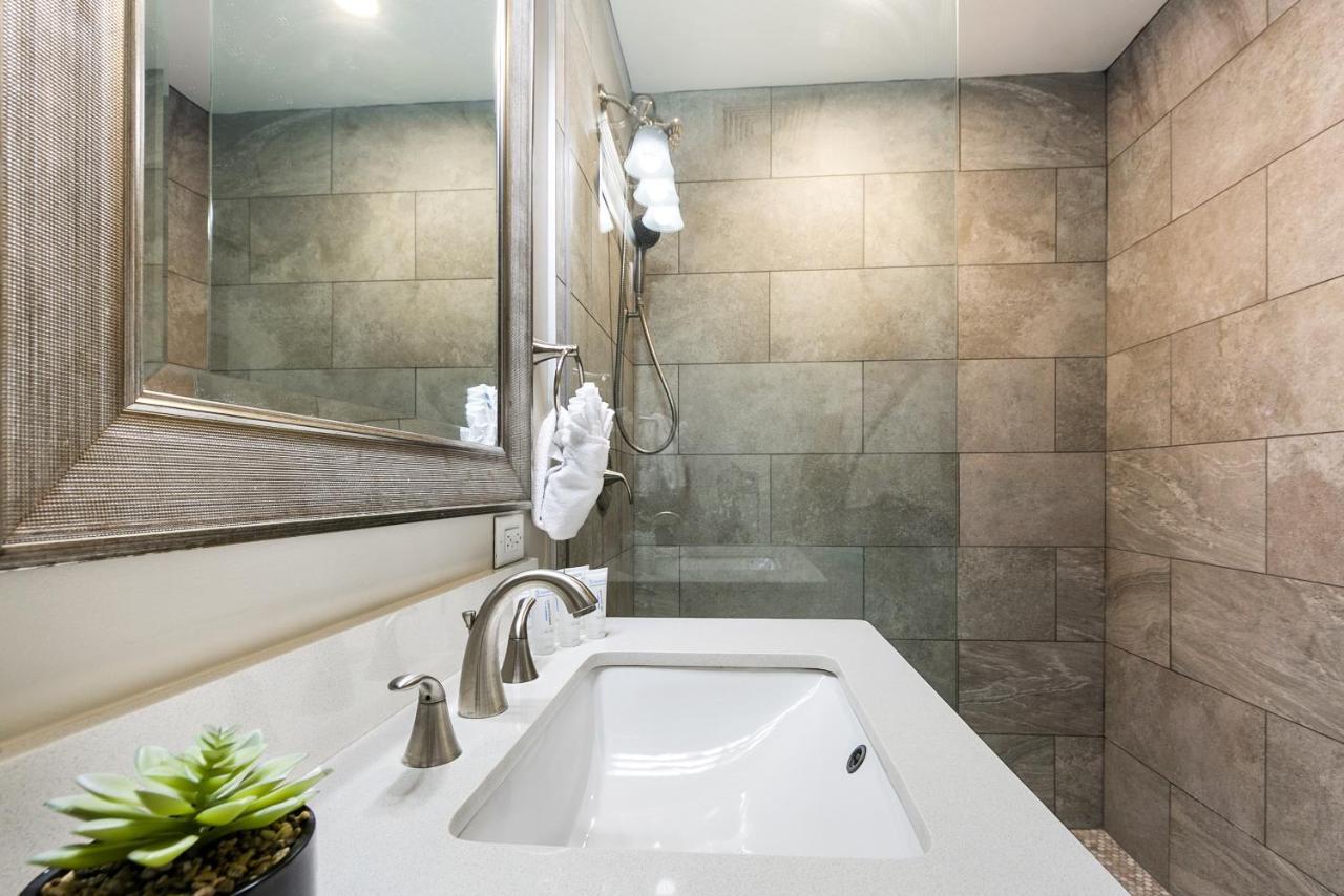 Amazing 3-bedroom Luxury Just Steps To The French Quarter Apartment *